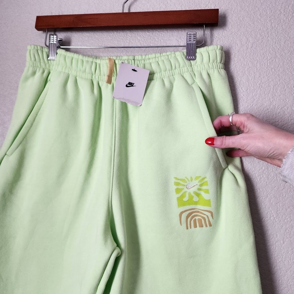 NIKE Club Fleece Shorts Lime Green Streetwear Athleisure NWT Mens M - Picture 6 of 6